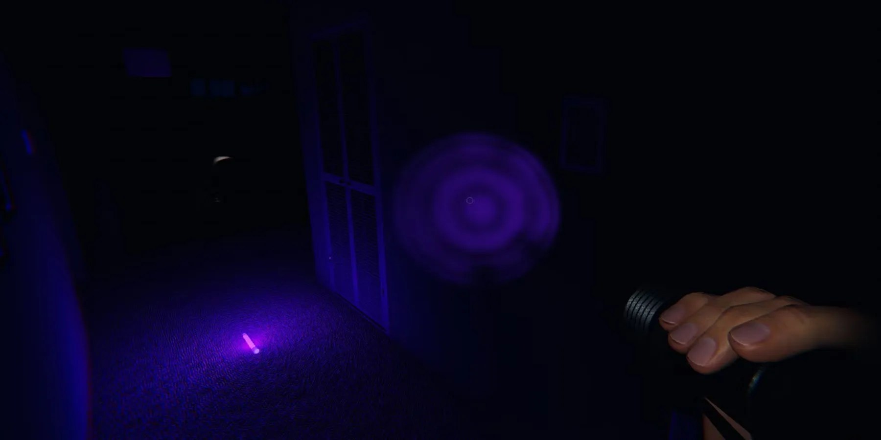 Using the Glowstick alongside the UV Flashlight