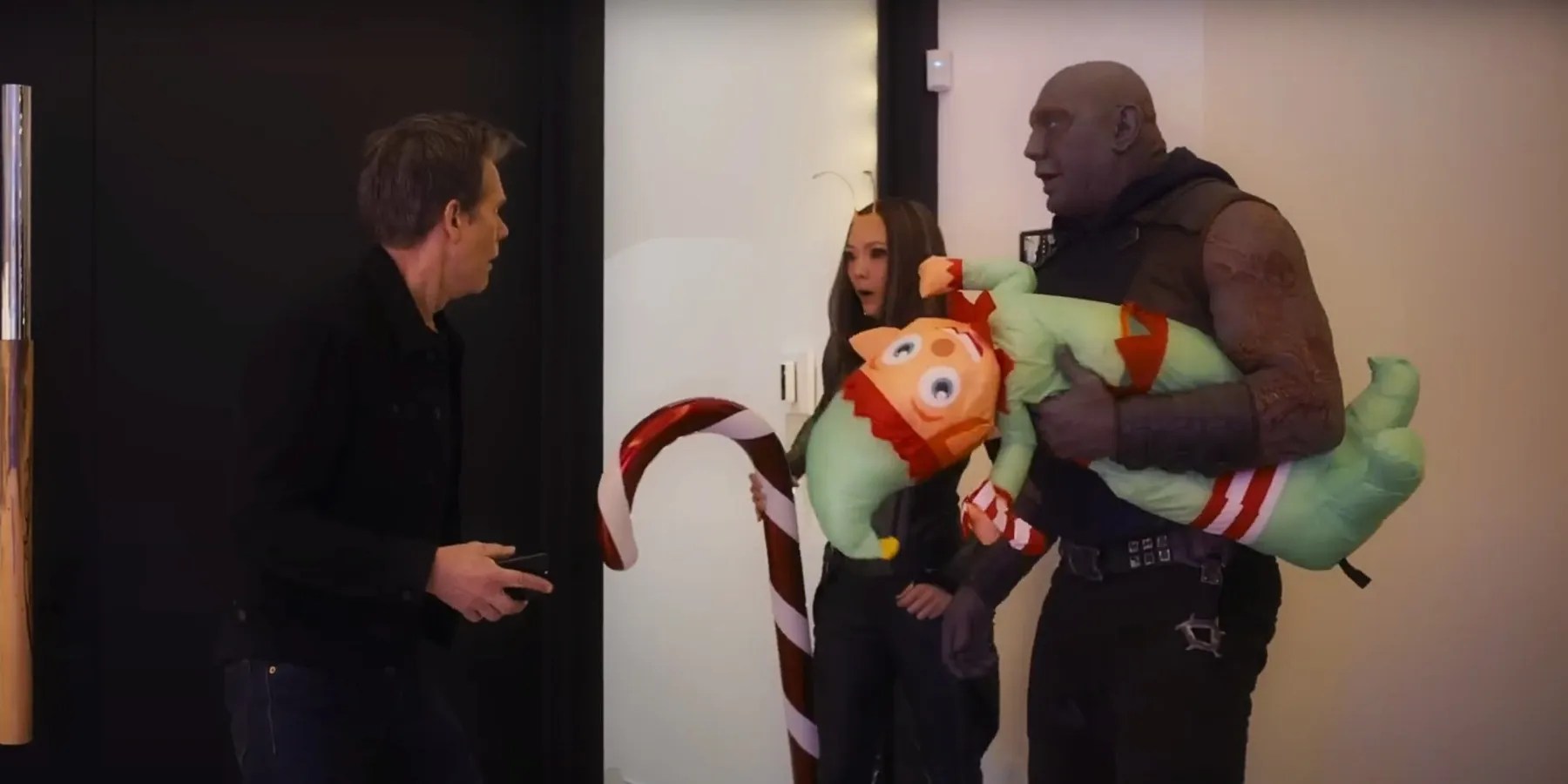 Mantis and Drax at Kevin Bacon&rsquo;s house in Guardians of the Galaxy Holiday Special