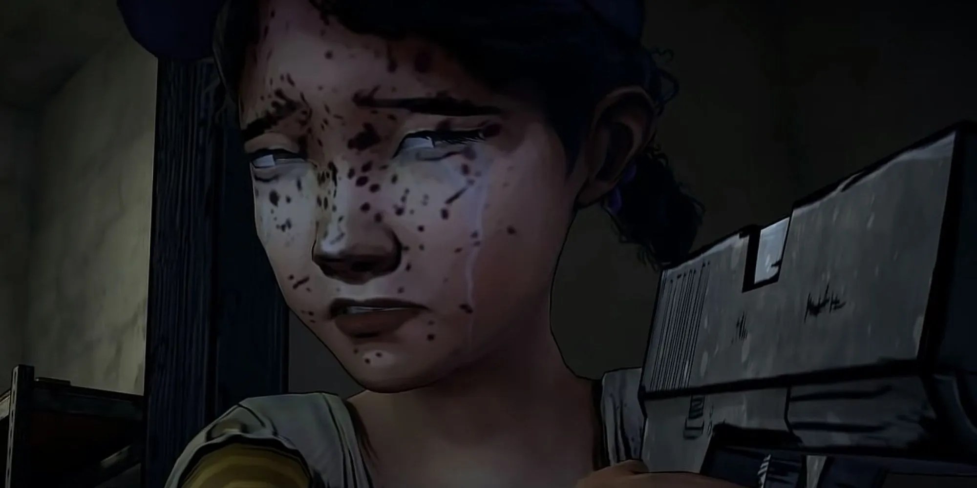 Telltale’s The Walking Dead Clementine holding gun at lee&rsquo;s face