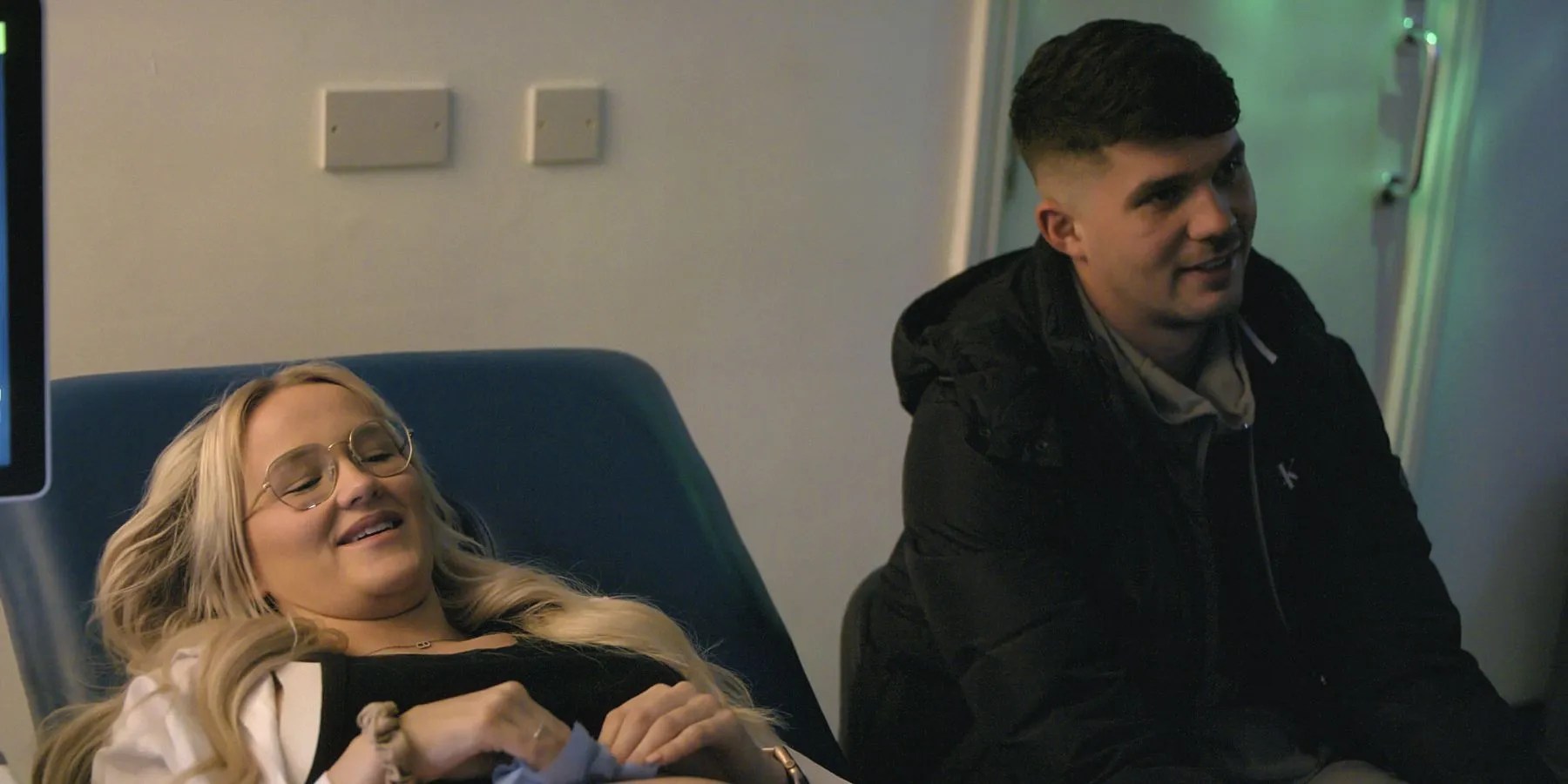 Wrexham&rsquo;s Jordan Davies with pregnant partner Kelsey at the doctor.