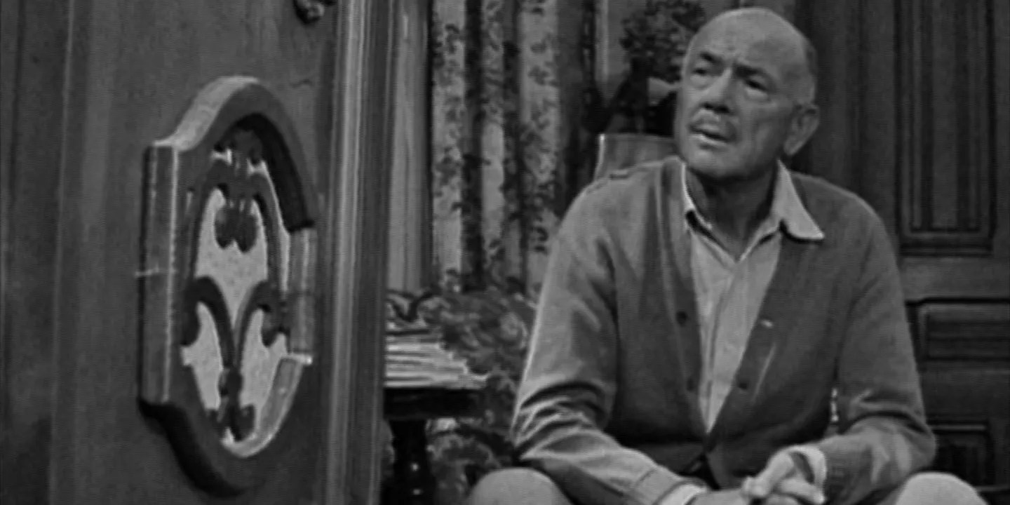 An old man listens to an old radio in The Twilight Zone episode &ldquo;Static&rdquo;.