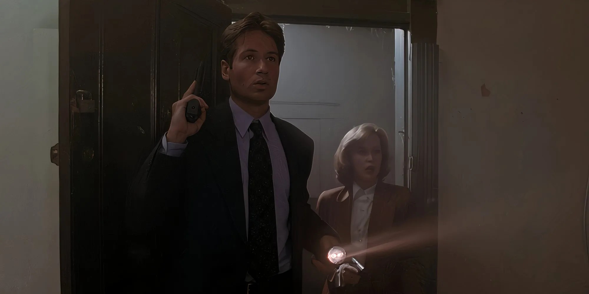 Mulder and Scully entering a house in The X-Files