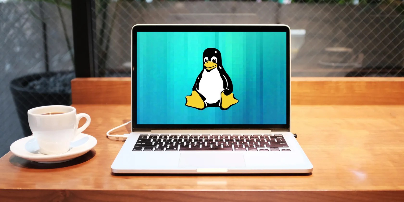 tux wallpaper on linux laptop
