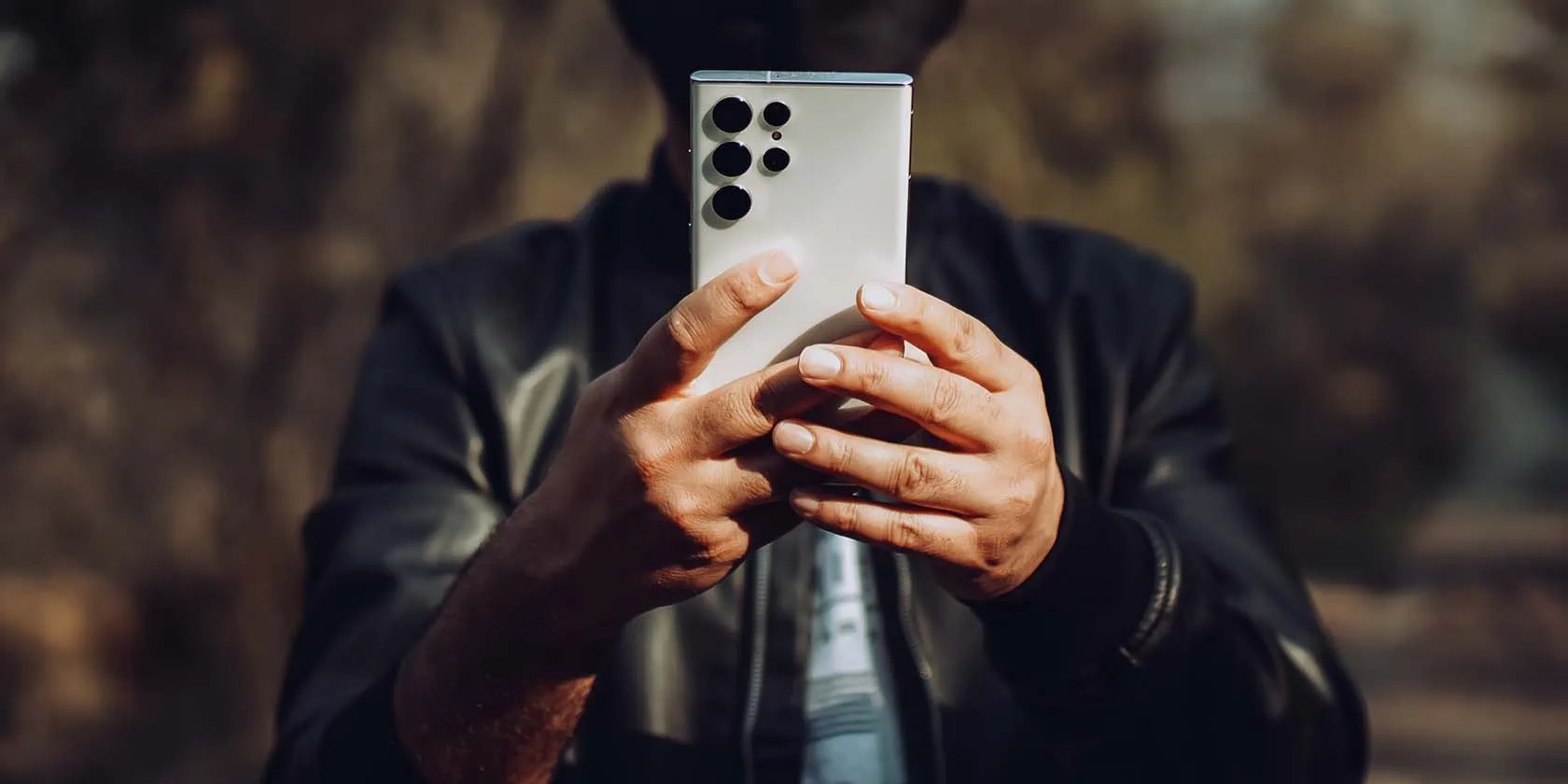 Samsung Galaxy S22 Ultra in Hand