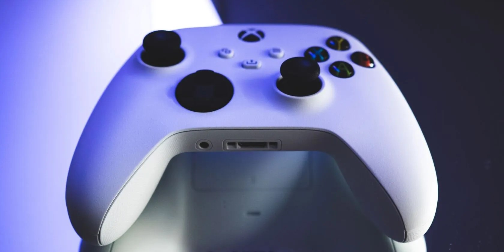 A top down photo of an Xbox Series X white controller