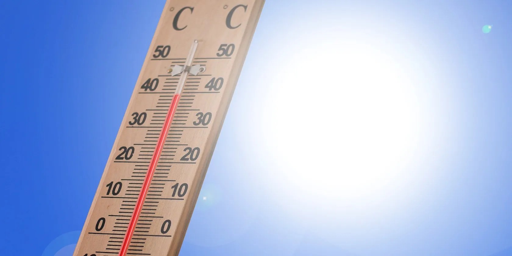 A thermometer showing 40 degrees Celsius