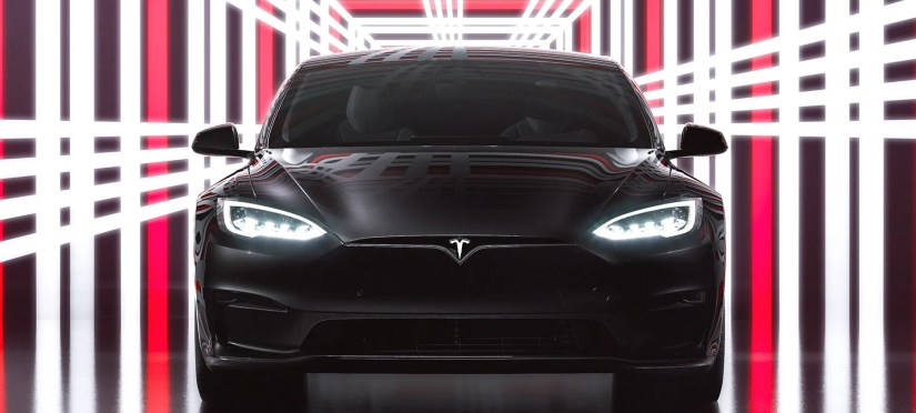 Model S Plaid in Black