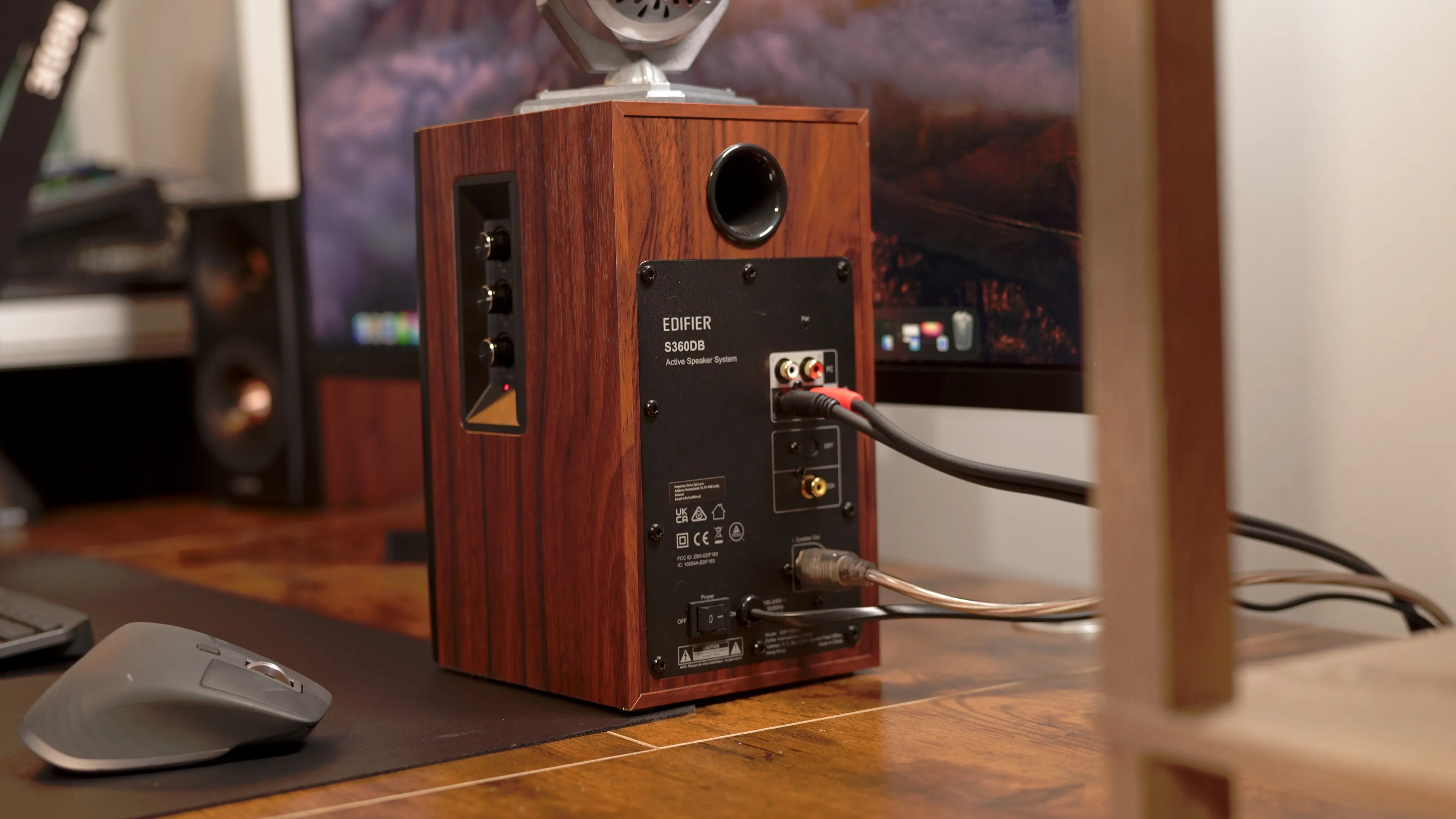 Edifier S360DB: Premium 2.1 Bookshelf Speakers With Excellent Connectivity