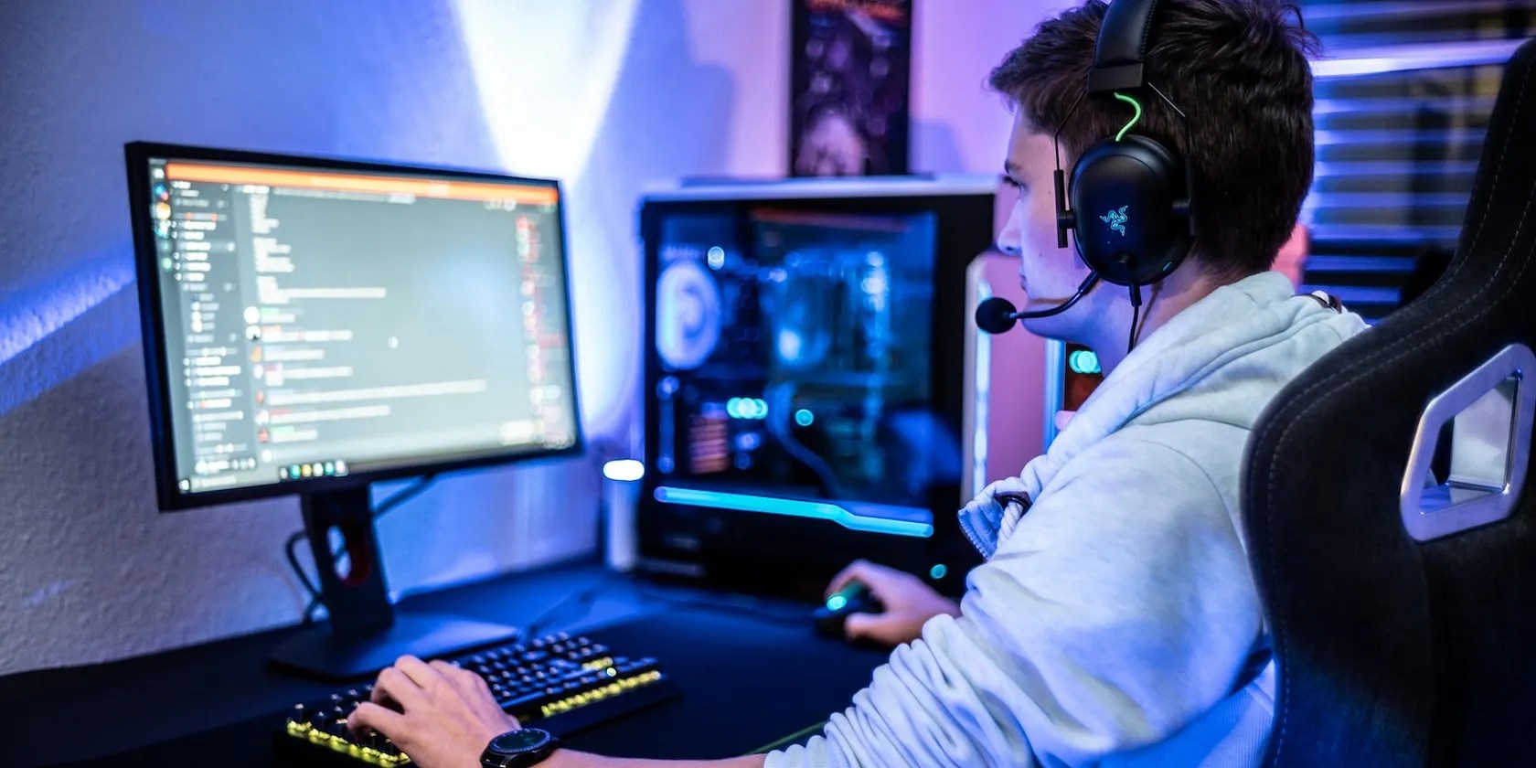 A user with a chat microphone on a Windows gaming PC