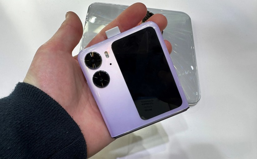 Oppo Find N2 Flip at MWC 2023