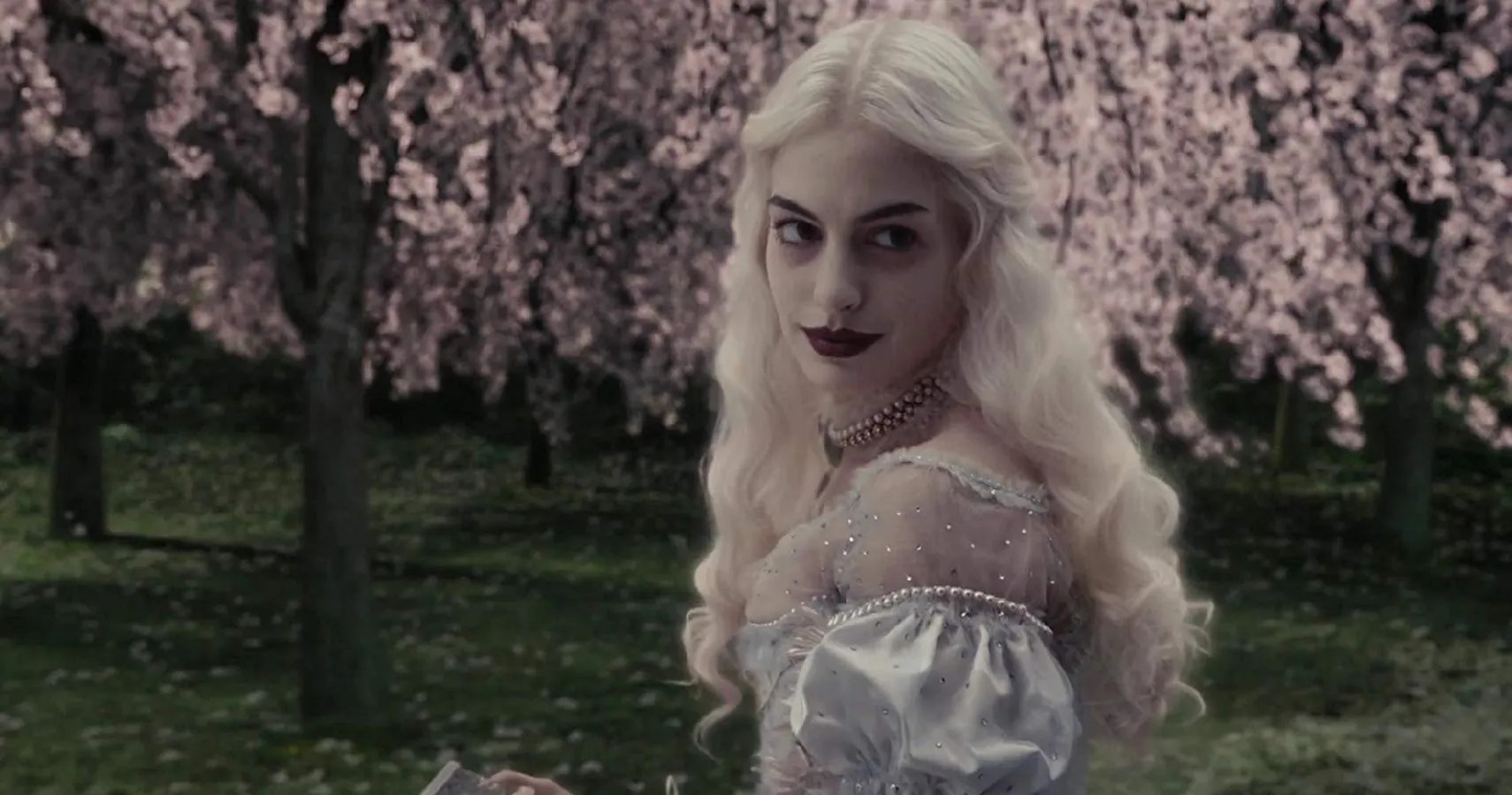Alice In Wonderland 10 Things Everyone Missed About The White Queen