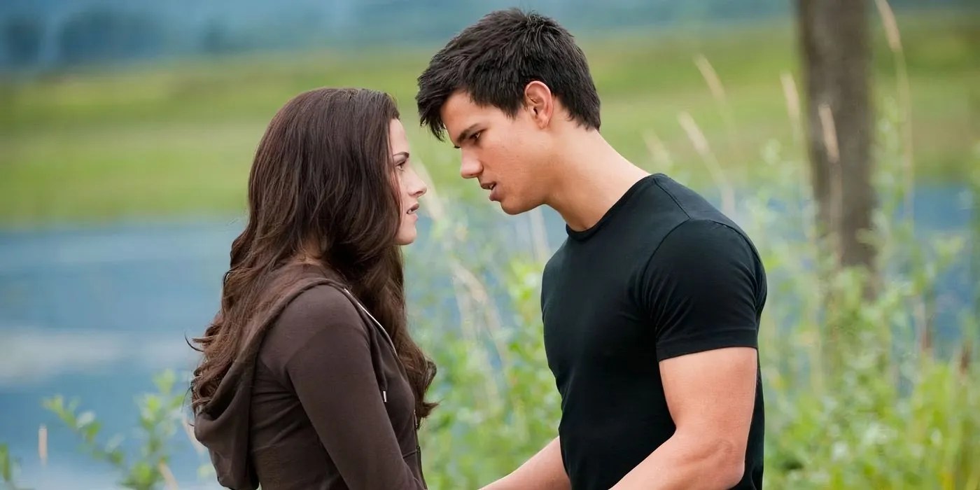 Bella, played by Kristen Stewart, and Jacob, played by Taylor Lautner, looking at each other in Eclipse