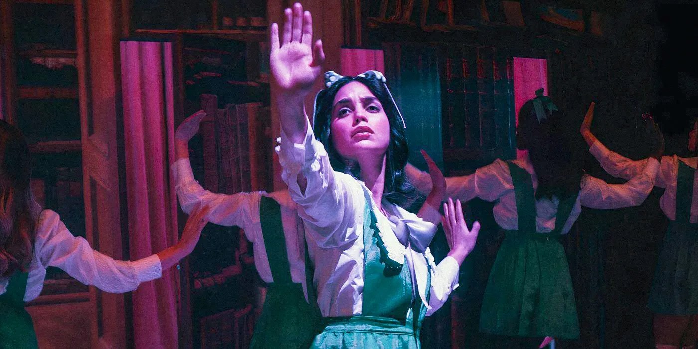 Laura (Melissa Barrera) performing on stage in Your Monster