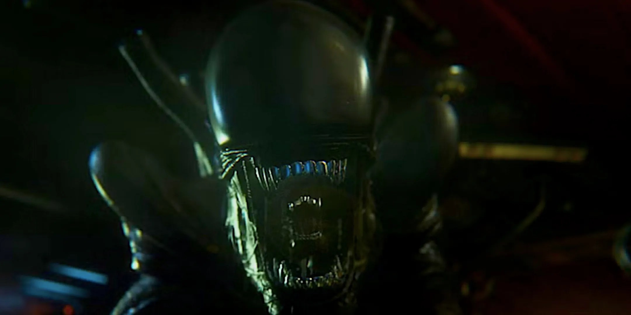 A Xenomorph screams into the camera in Alien Isolation