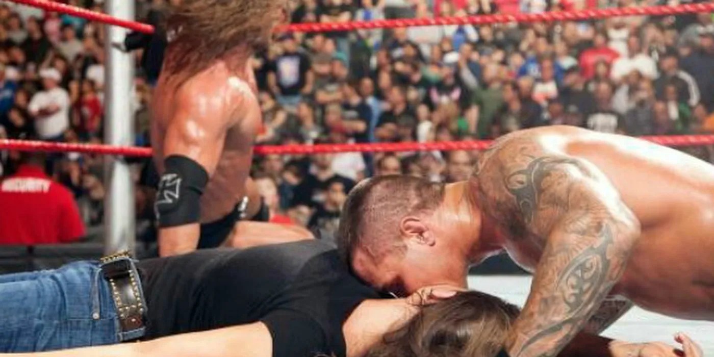WWE's 10 Most Iconic Kisses In History