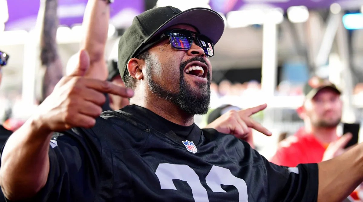 10 NFL Teams And Their Biggest Celebrity Fan
