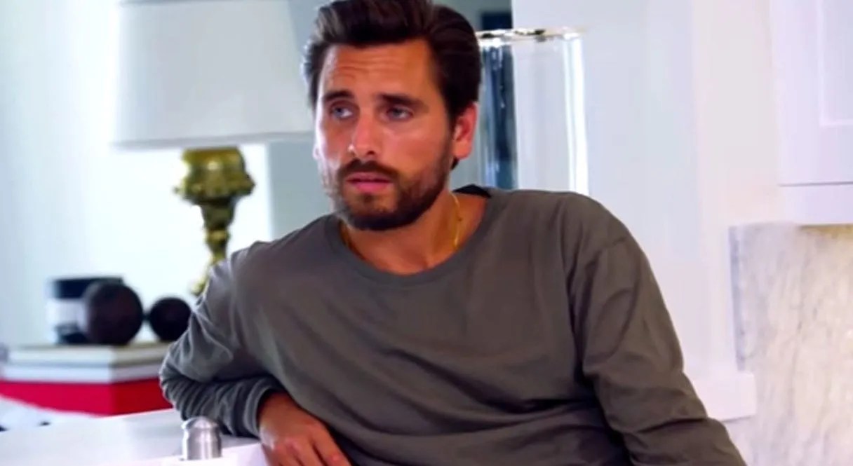 As The World Shops For Essentials Scott Disick Loads Up On Jewelry