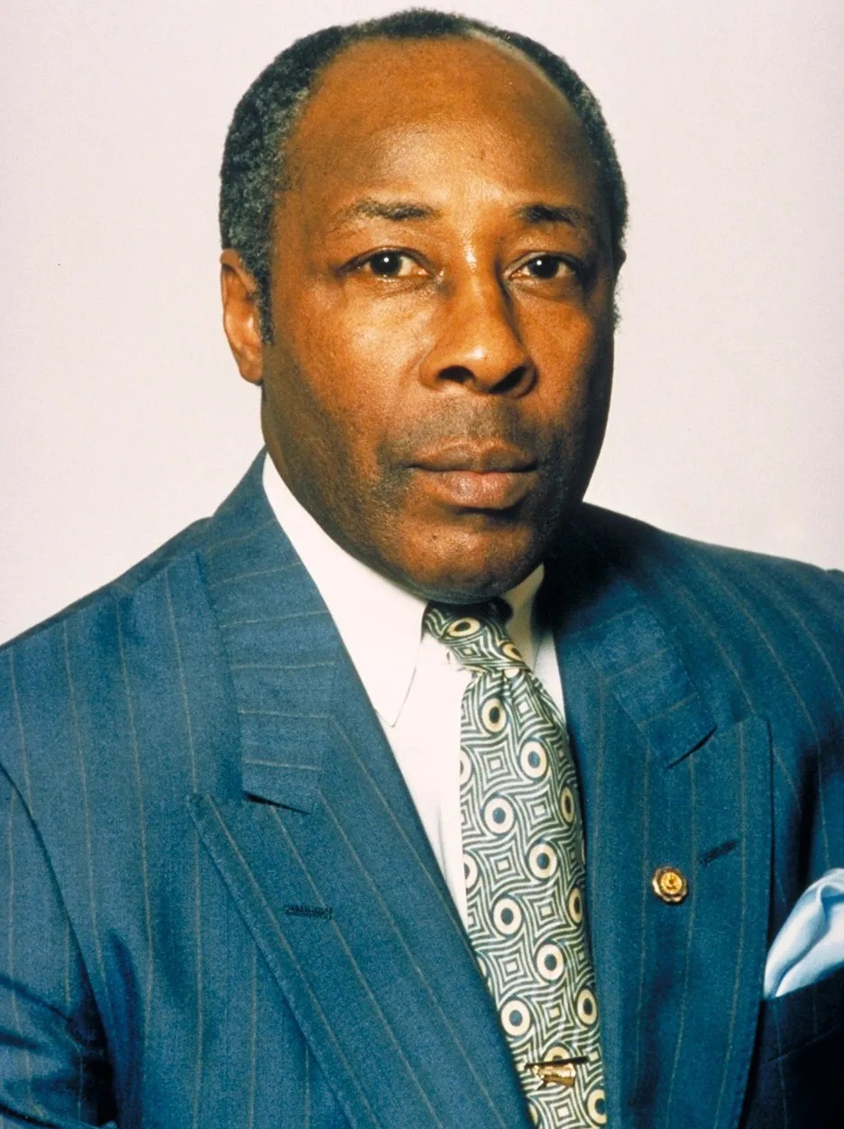 Fans Pay Tribute To Principal Joe Clark Who Inspired 'Lean On Me' As He(08)