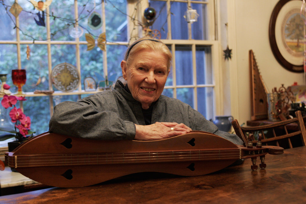 9781611178920: Giving Voice to Traditional Songs: Jean Redpath's.