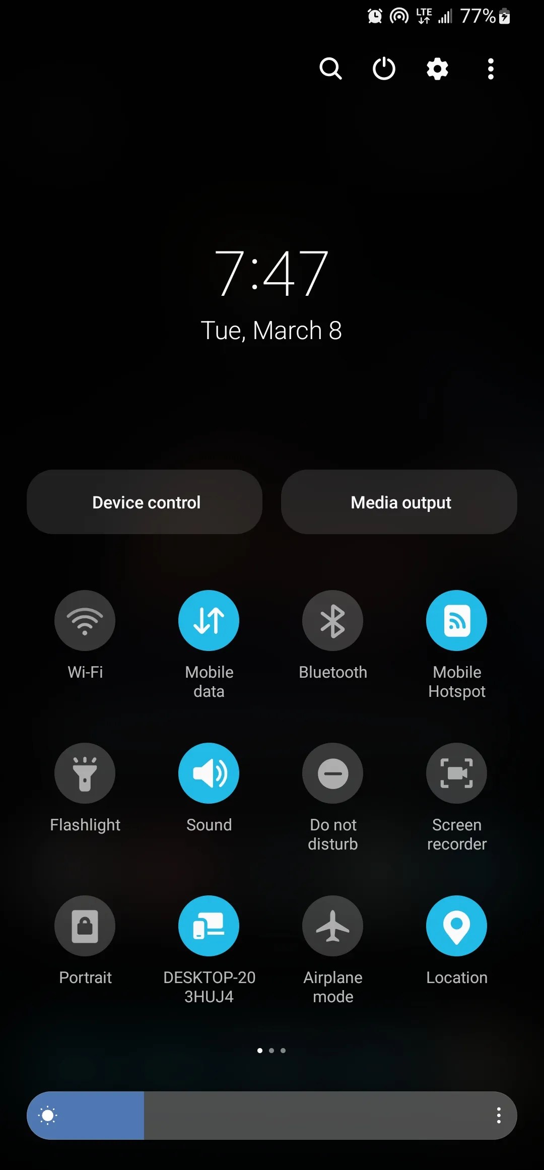 How to adjust the flashlight brightness on your Samsung Galaxy phone