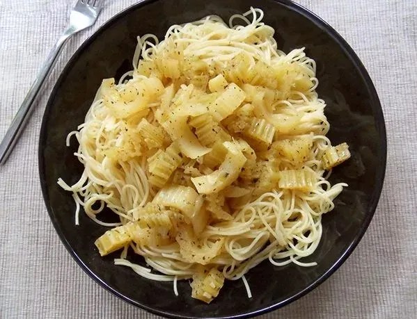 Spaghetti with Marinated Cardoons