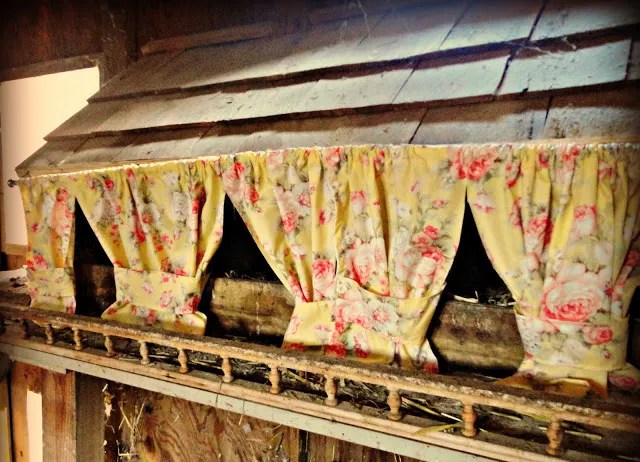 Nesting Box With Curtains