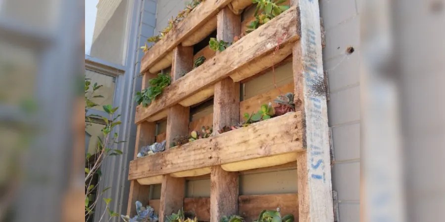 Mounted Pallet Garden