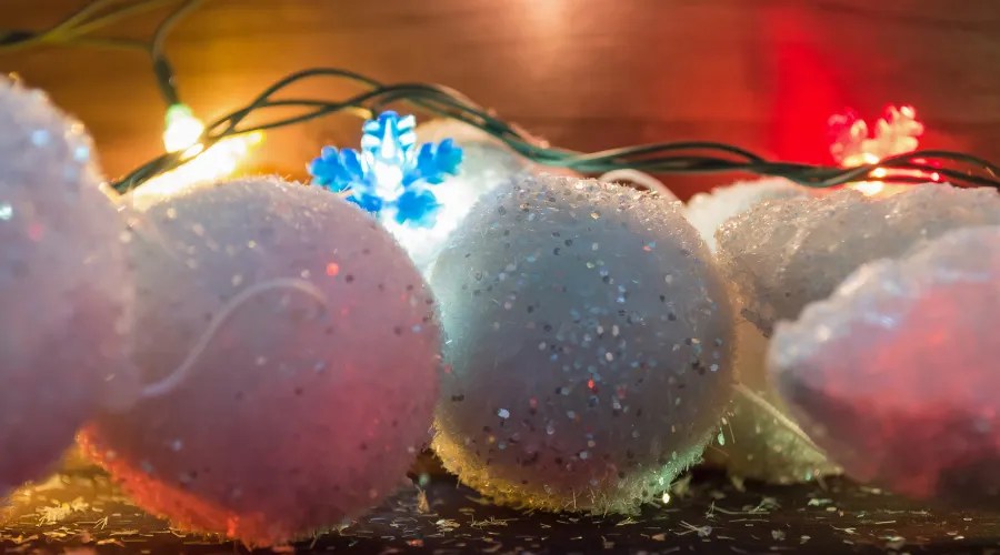 SNOWBALLS WITH CHRISTMAS LIGHTS