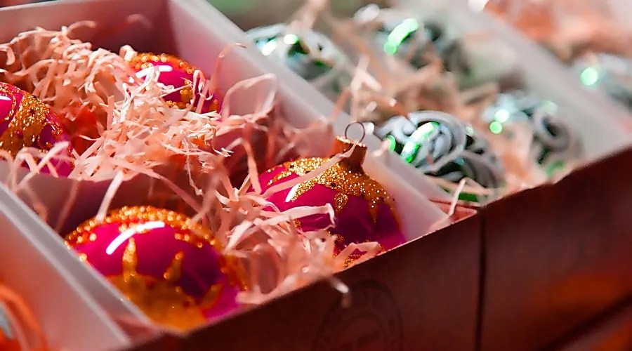 Christmas decoration packing