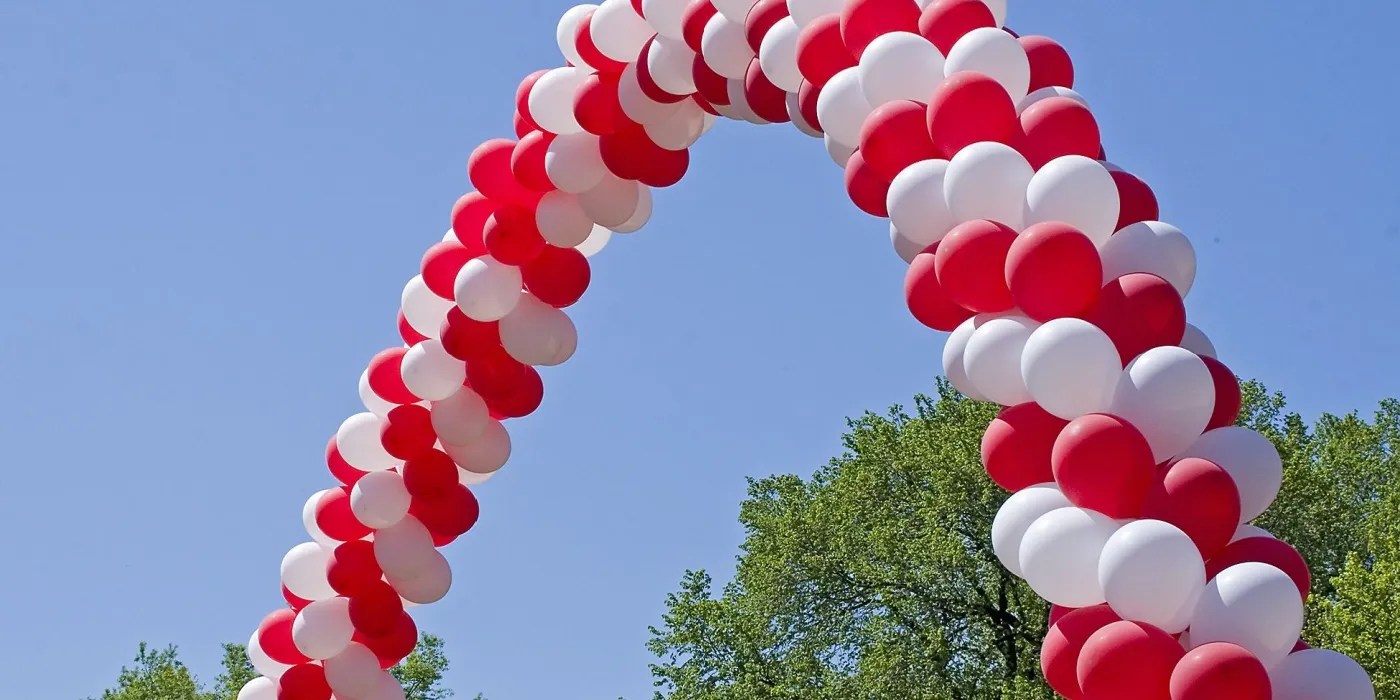 Balloon arch in Super Bowl colors