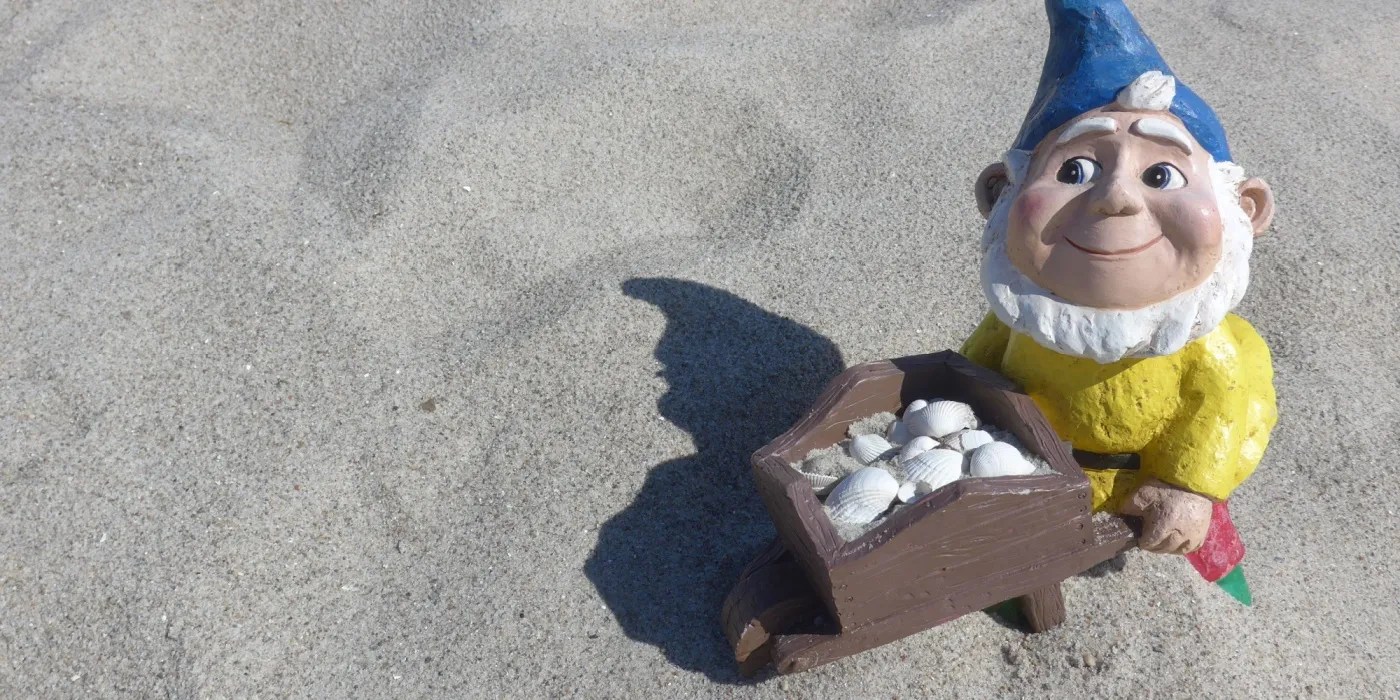 Gnome at the beach with a barrel of seashells