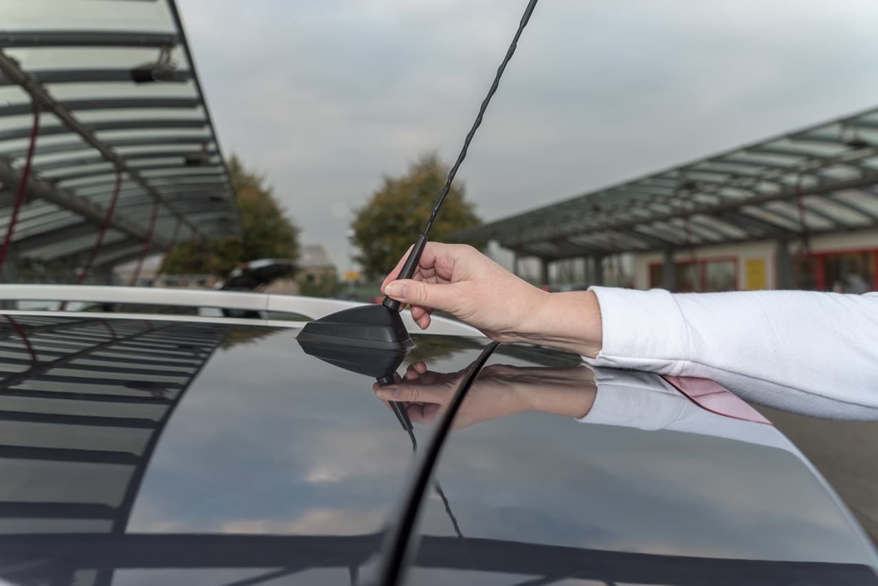 Fautil enlever son antenne avant de laver sa voiture