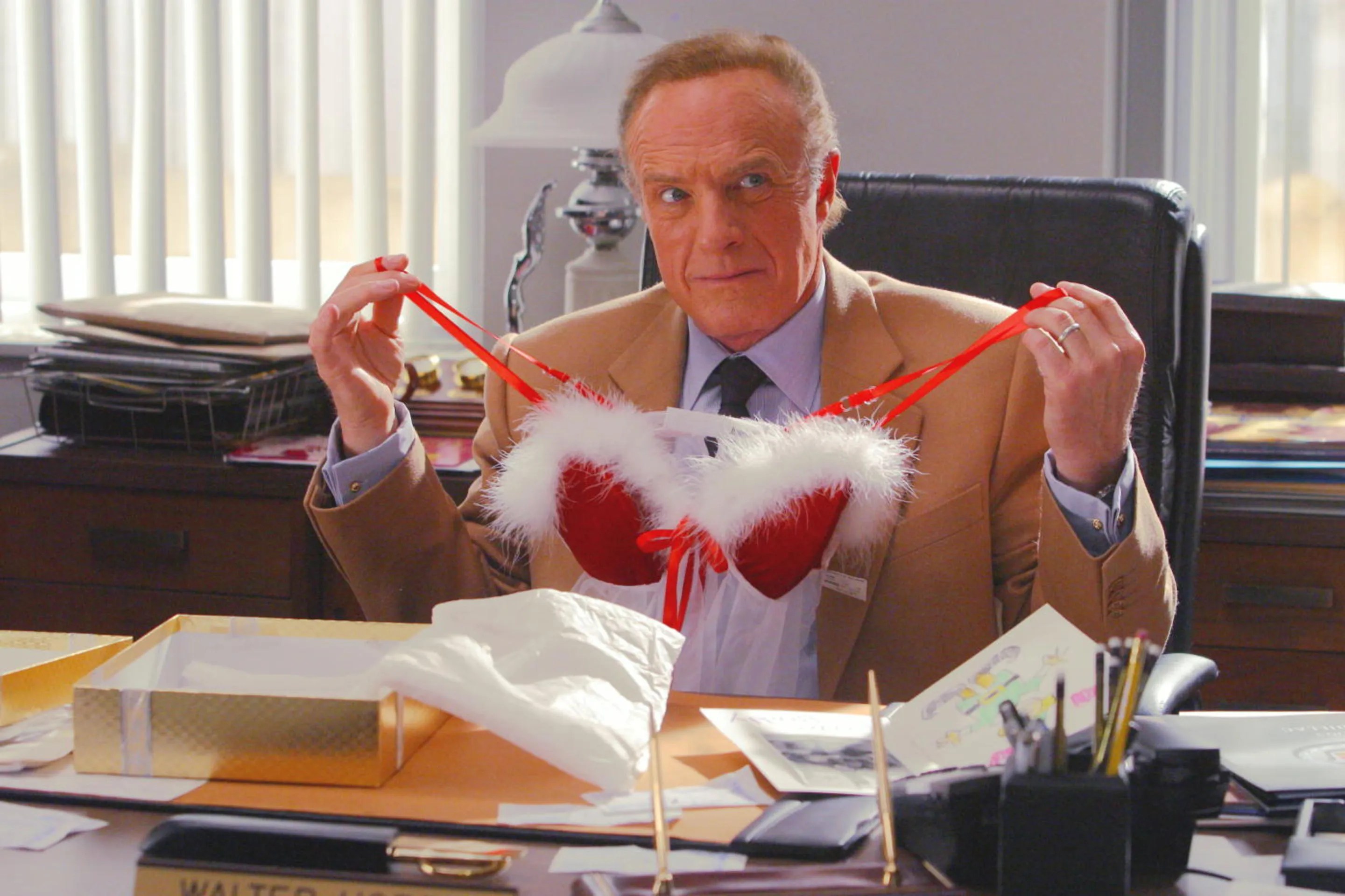 Elf James Caan's Saltiness Makes the Holiday Classic Even Sweeter