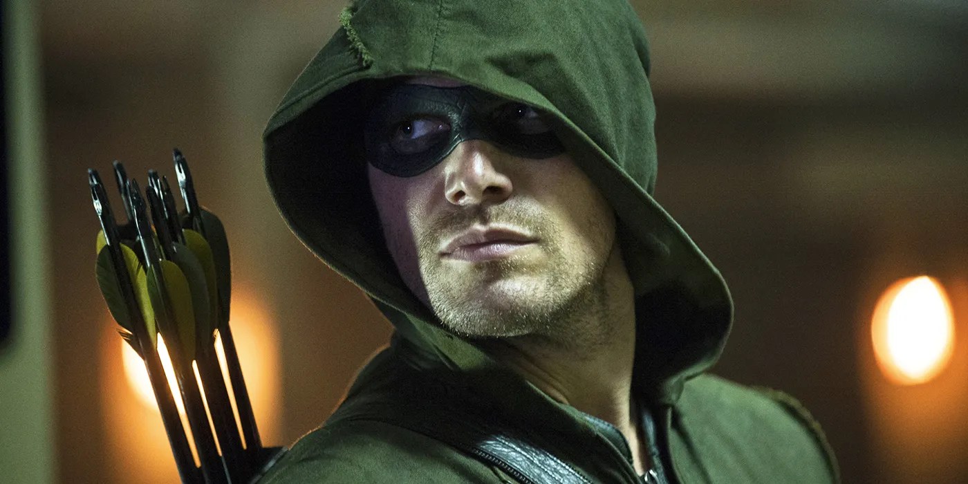 'The Flash' Showrunner Teases Stephen Amell's Return as Green Arrow