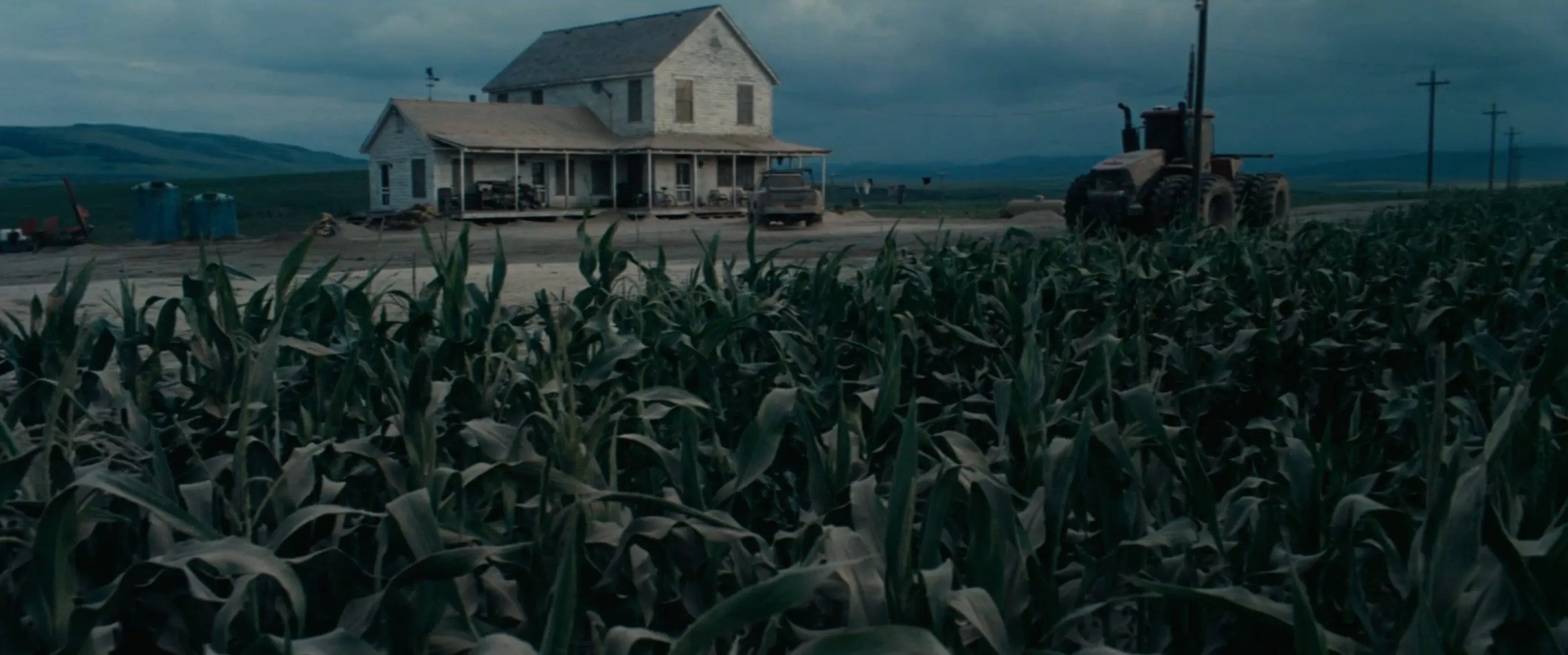 Interstellar Images Detail the World of the Film