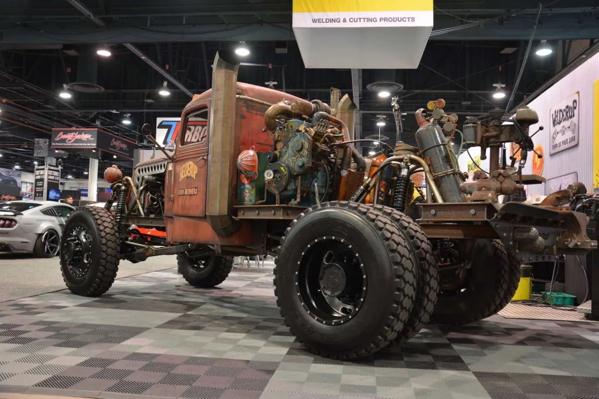 Here's What The Gotham Garage Crew Doesn't Want Fans To Know