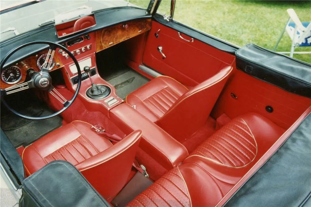 These Classic Sports Car Interiors Are Still Today