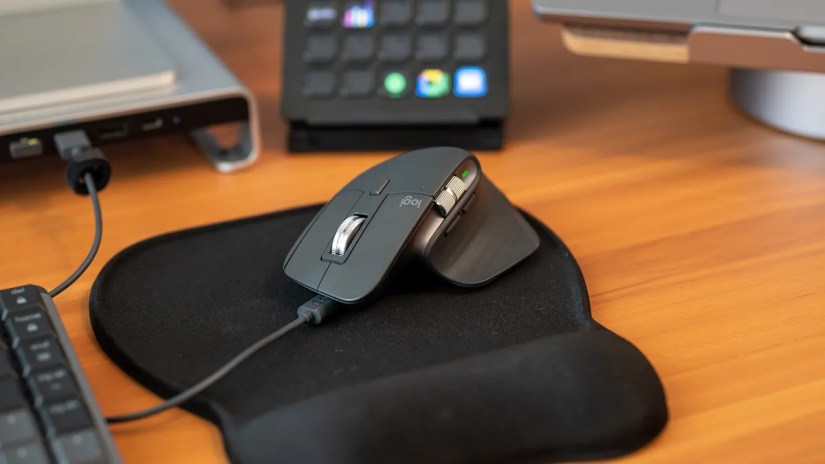 Logitech MX Master 3S charging