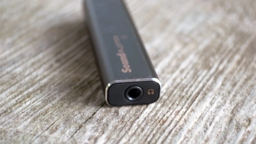 Sound Blaster X1 headphone jack