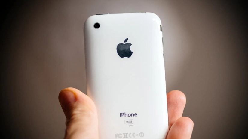 The iPhone 3GS in a man&rsquo;s hand.