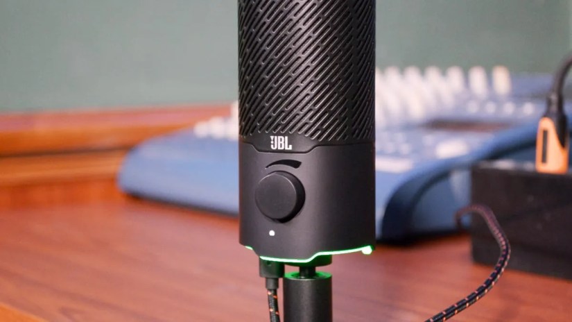 JBL Quantum Stream volume knob