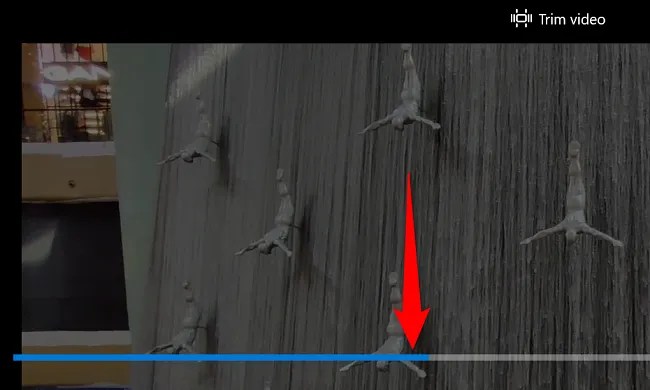 The save video progress bar in Photos.