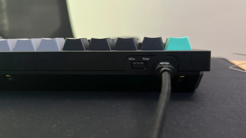 Backside of Q5 QMK Mechanical keyboard, showing Windows/Mac switch