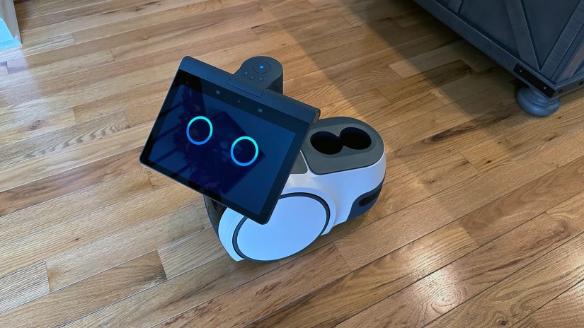 Amazon Astro in listening mode
