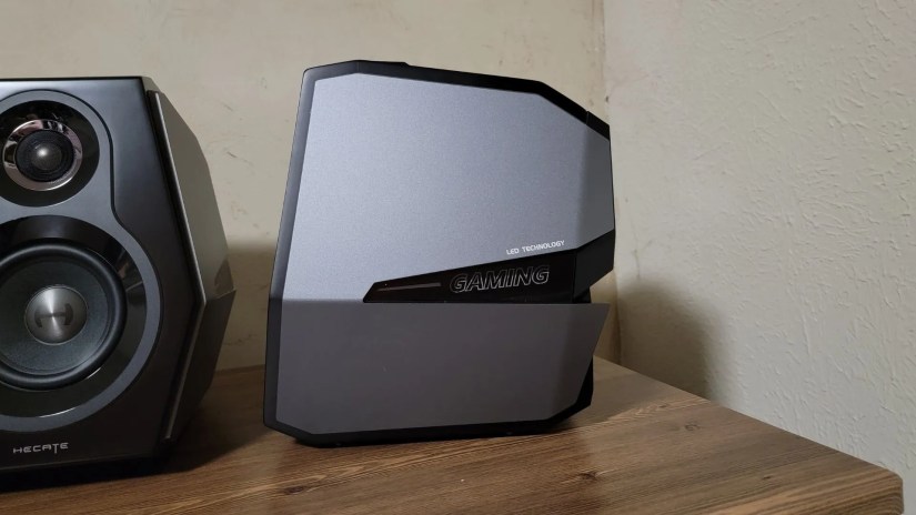 side view of Edifier HECATE G5000 gaming speakers on desk