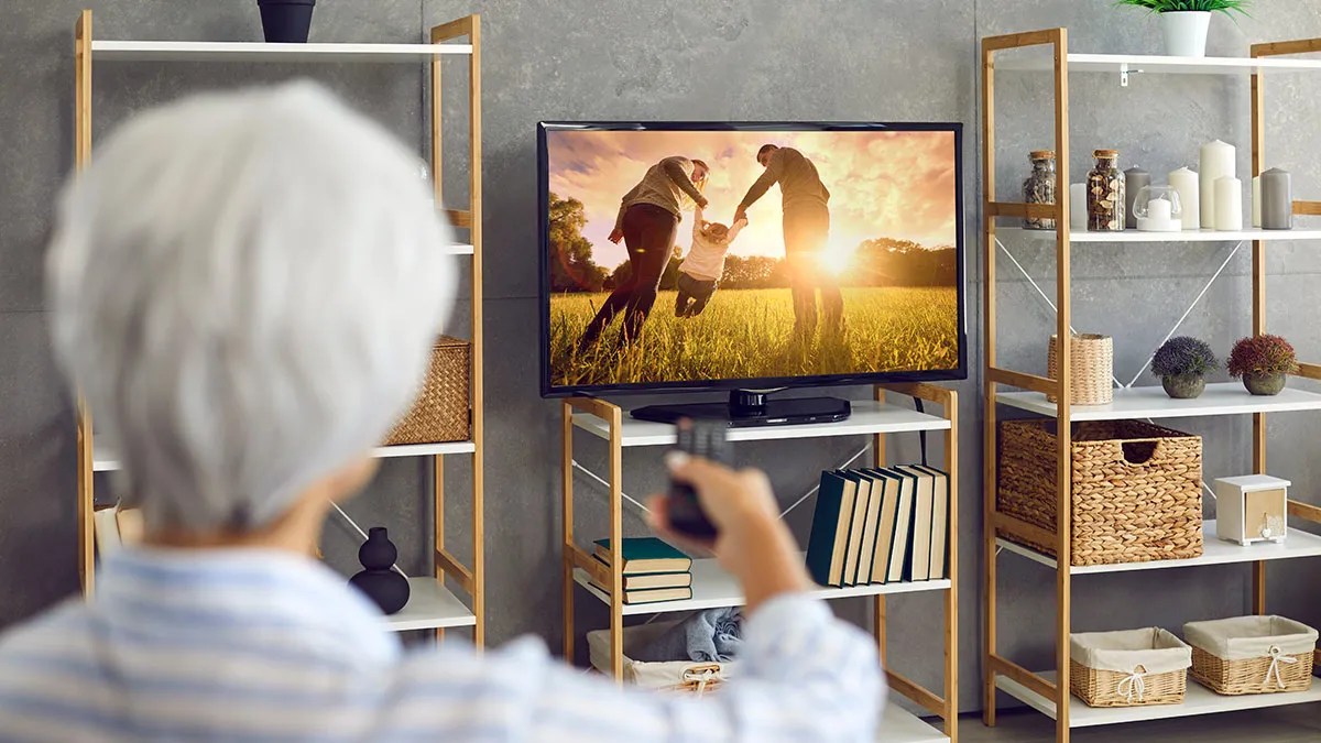 Old Chromecasts Make Perfect Digital Picture Frames for Relatives