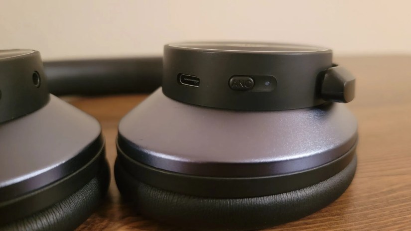 closeup of the anc button on oneodio&rsquo;s a10 hybrid headphones