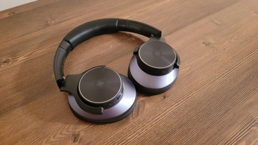oneodio a10 headphones set flat on a wooden desk