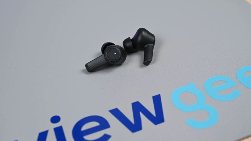 Soundpeats T3 laoid out to show shape