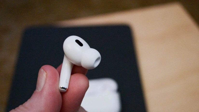 Single 2nd-generation Apple AirPod Pro in fingers